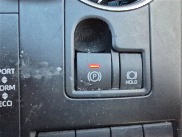 Used 2021 Toyota Highlander XLE FWD image 14
