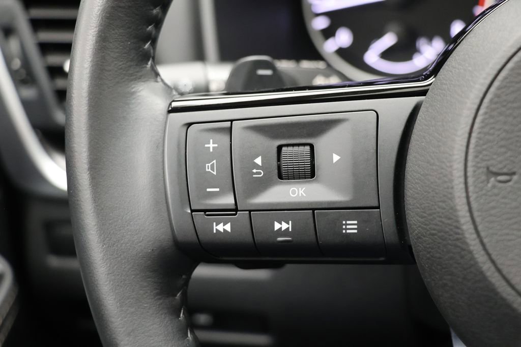 Used 2023 Nissan Rogue SV w/ SV Premium B Package image 19