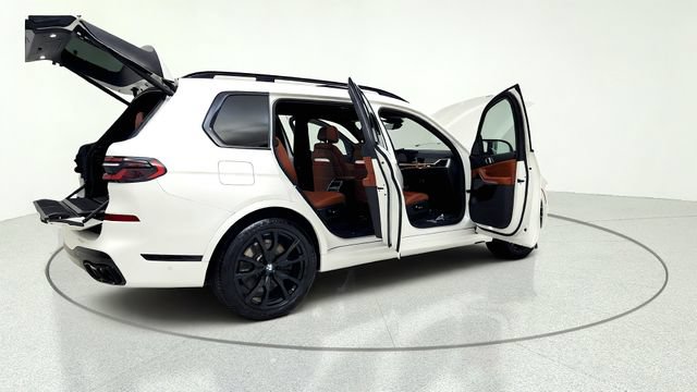 Used 2023 BMW X7 M60i AWD/4WD image 19
