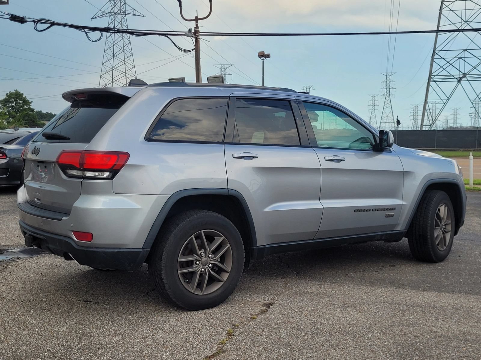 Used 2016 Jeep Grand Cherokee Laredo 75th Anniversary AWD/4WD image 4