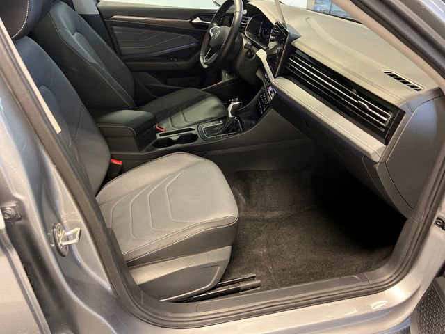 Certified 2025 Volkswagen Jetta SEL image 10