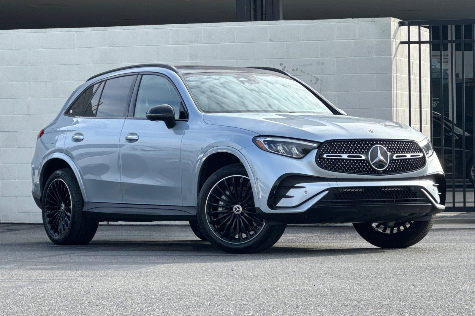 Certified 2025 Mercedes-Benz GLC 300 image 2