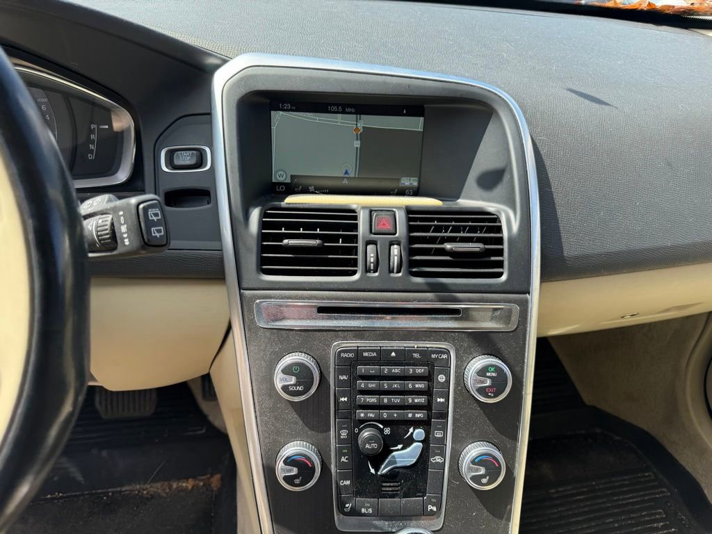 Used 2016 Volvo XC60 T6 w/ Proximity Package image 27