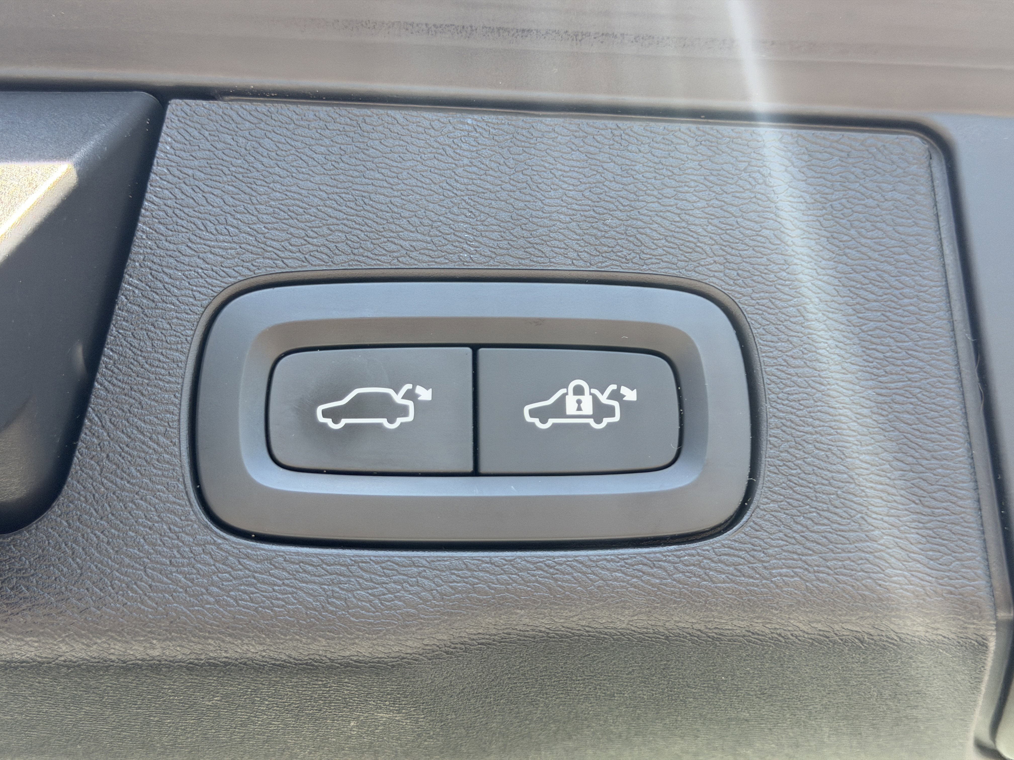 Certified 2023 Volvo XC60 B5 Plus w/ Climate Package FWD image 11