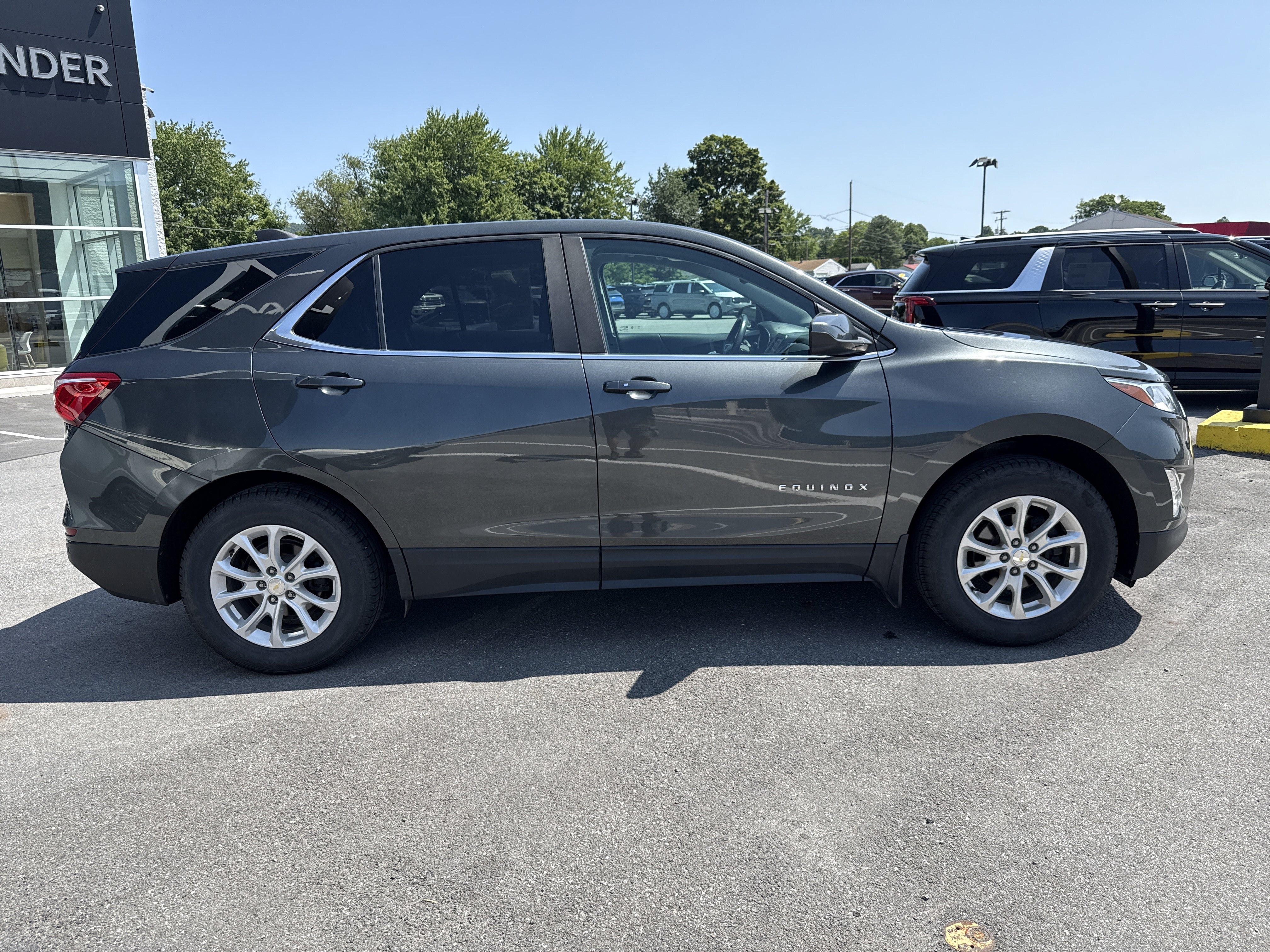 Used 2021 Chevrolet Equinox LT AWD/4WD image 2