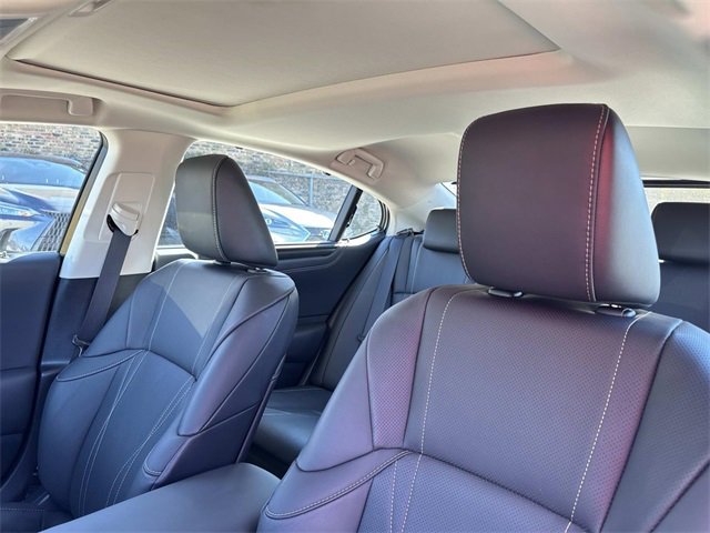 Certified 2025 Lexus ES 300h Ultra Luxury image 33