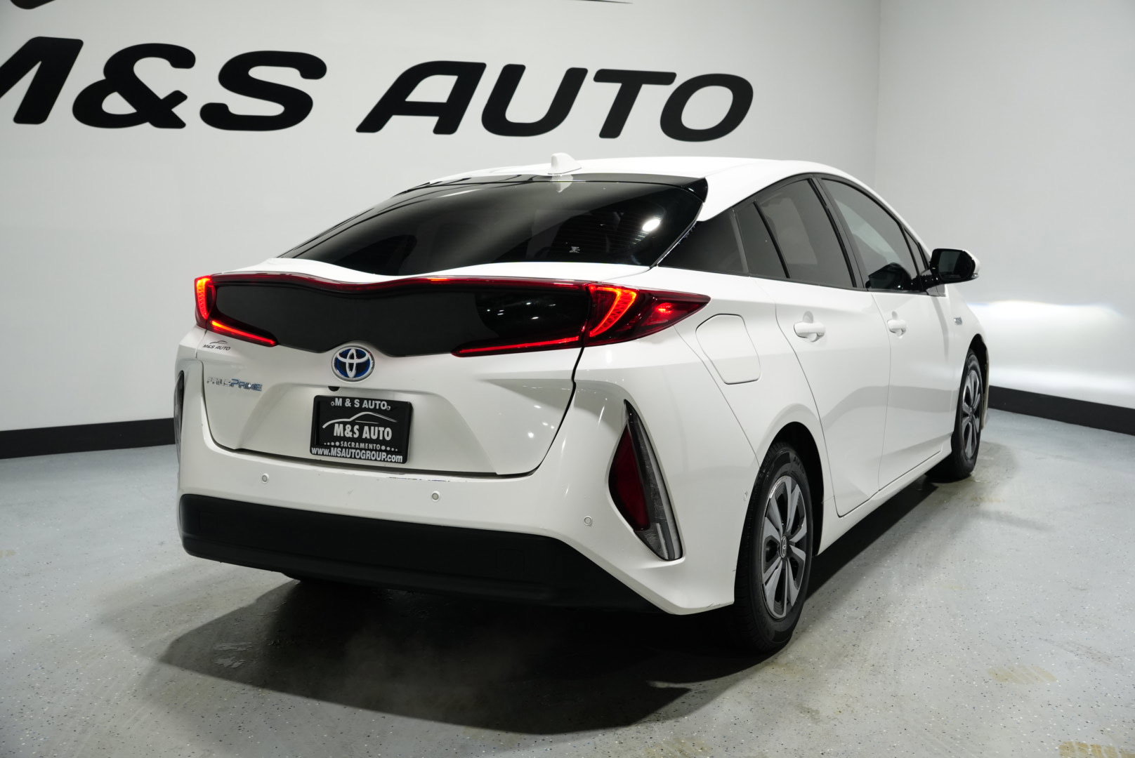 Used 2017 Toyota Prius Prime Advanced image 8