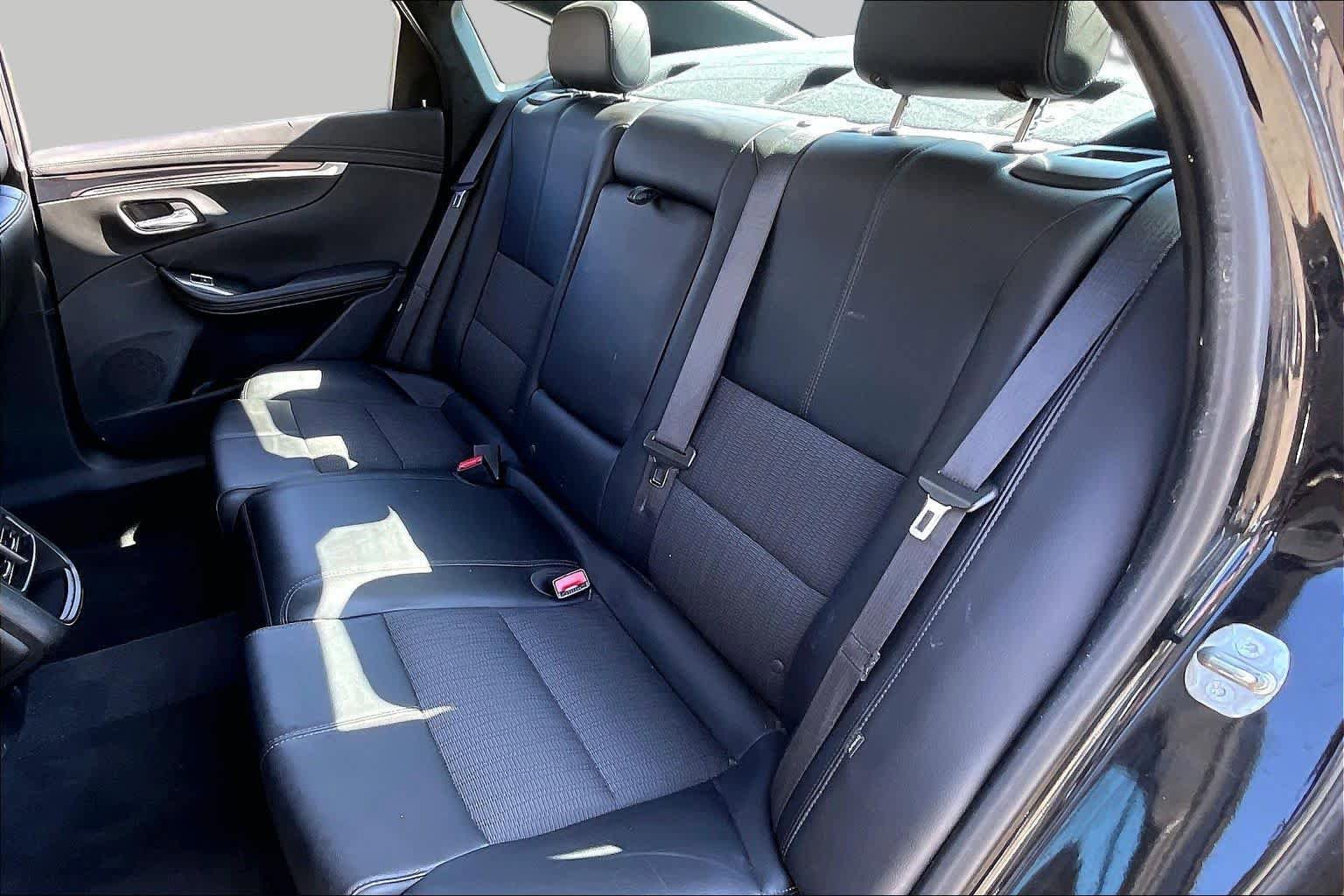 Used 2017 Chevrolet Impala LT FWD image 19
