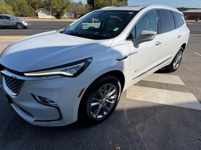 Used 2022 Buick Enclave Avenir w/ Avenir Technology Package FWD image 1