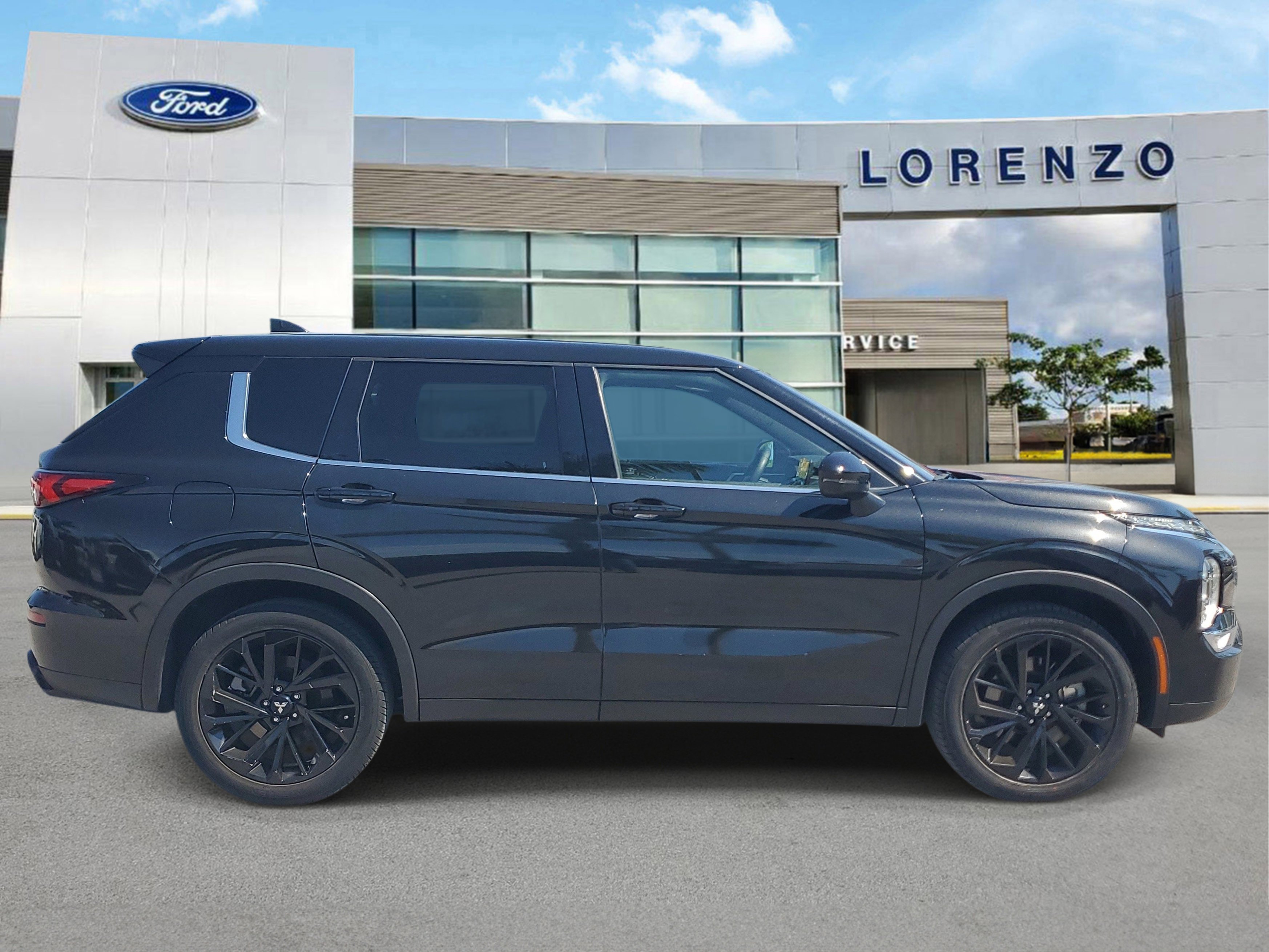 Used 2022 Mitsubishi Outlander SEL Black Edition image 4