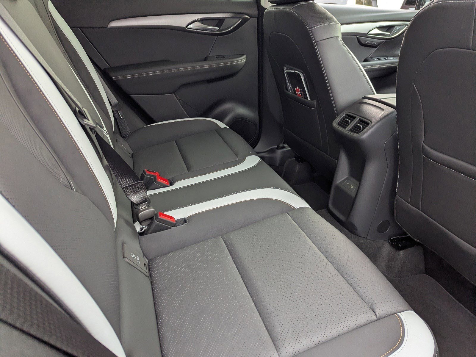 Used 2025 Buick Envision Sport Touring image 14