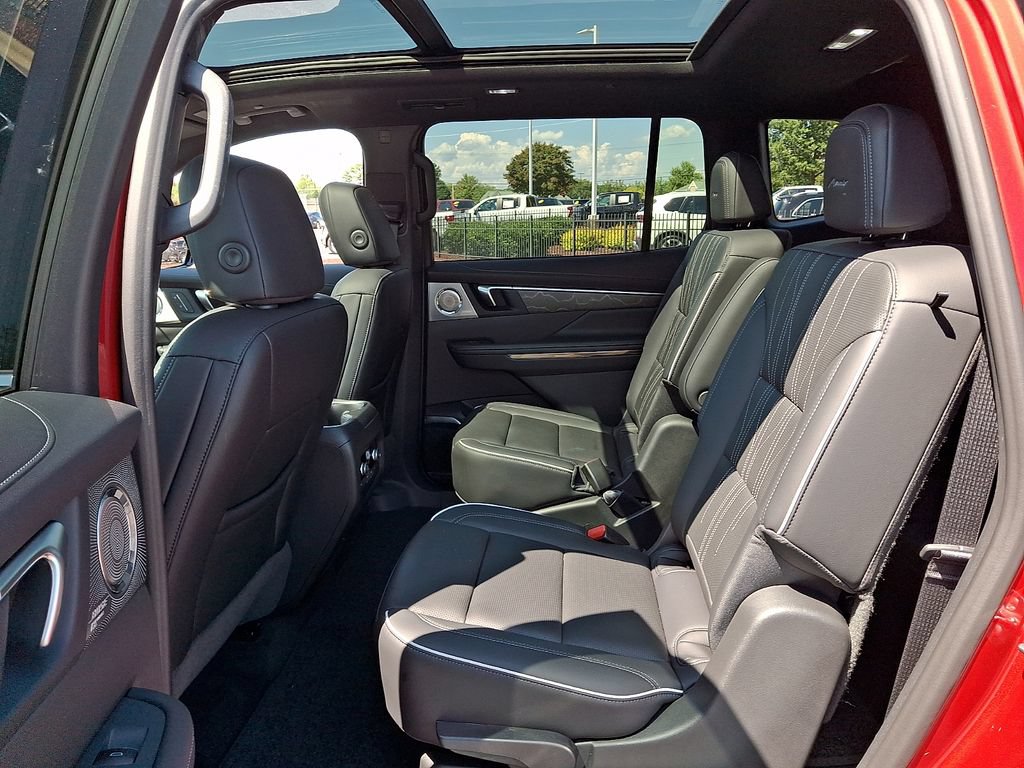 Used 2026 Buick Enclave Avenir w/ Super Cruise Package FWD image 10