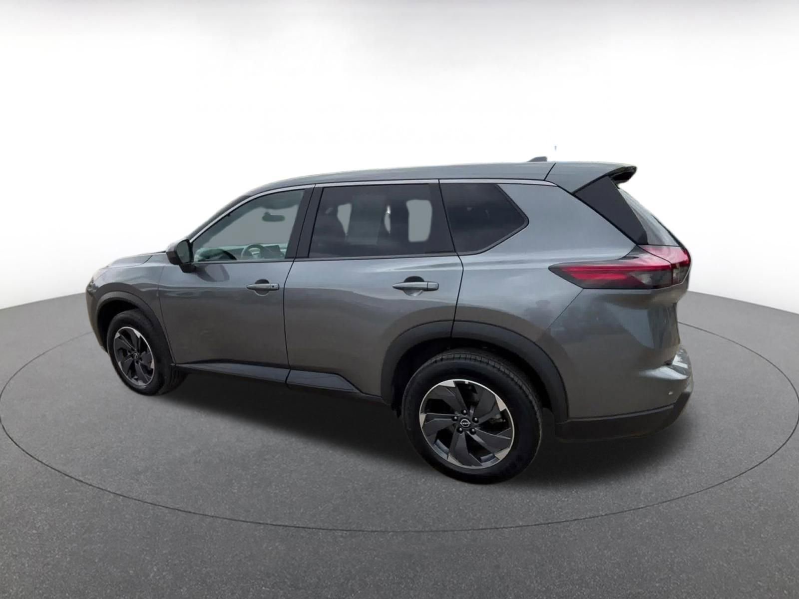 Used 2025 Nissan Rogue SV FWD image 10