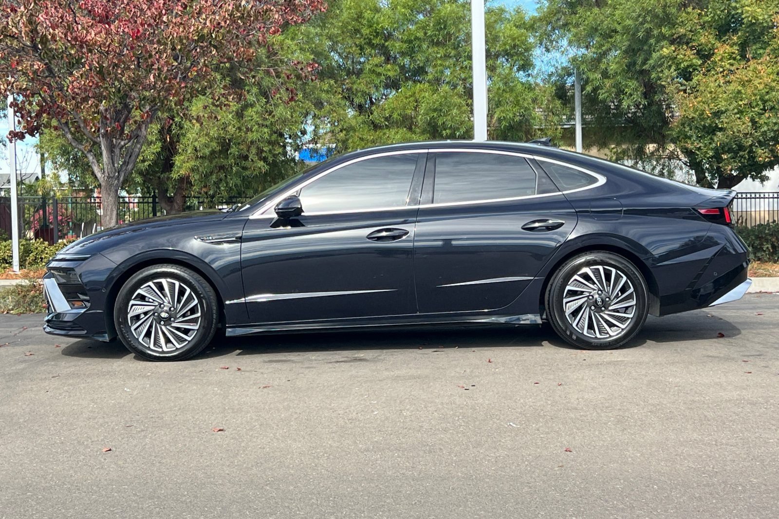 Used 2025 Hyundai Sonata Limited FWD image 7