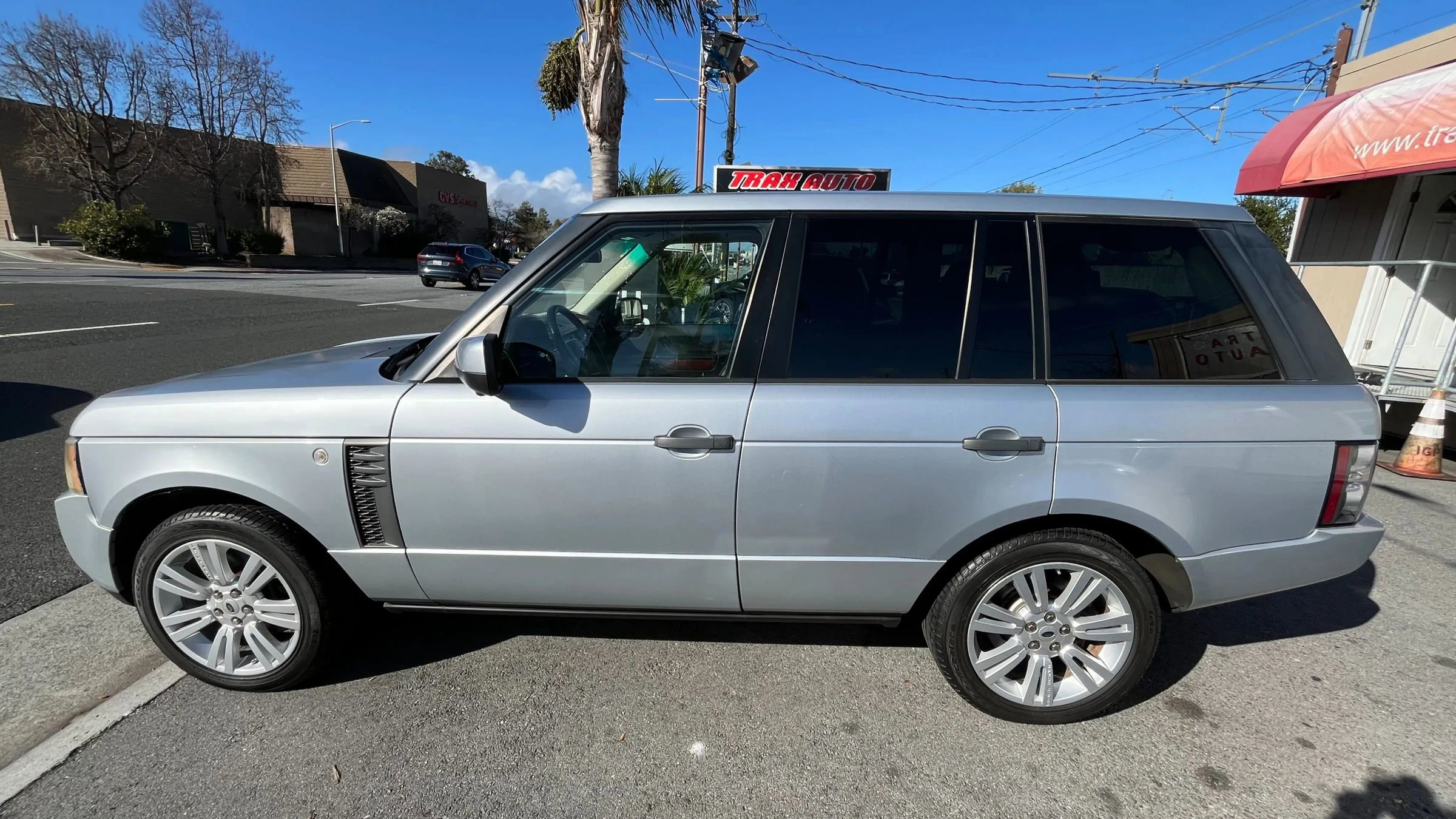 Used 2011 Land Rover Range Rover HSE AWD/4WD image 4