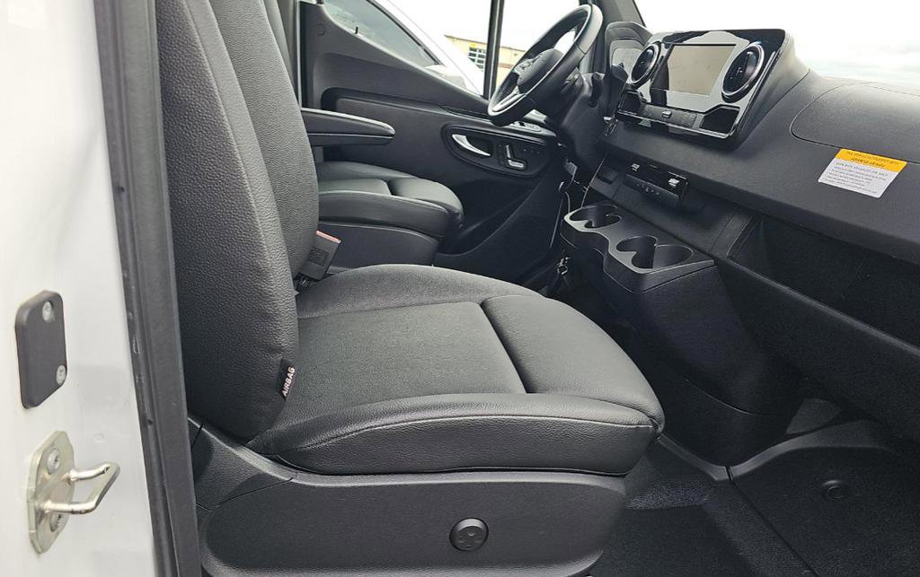 Used 2023 Mercedes-Benz Sprinter 2500 image 12