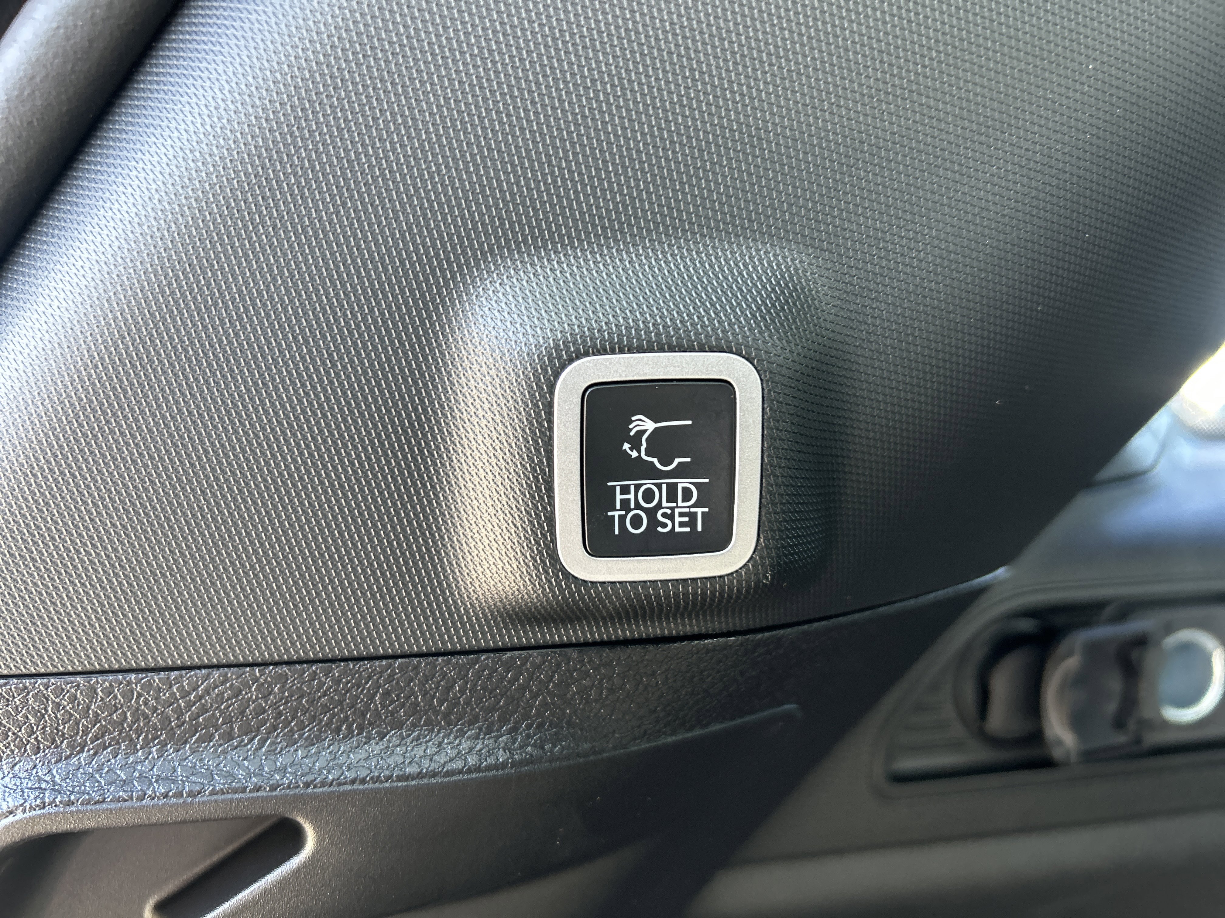 New 2025 Jeep Grand Cherokee Altitude image 8