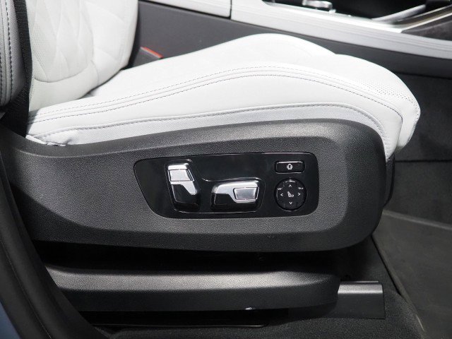 Used 2024 BMW X7 xDrive40i image 79