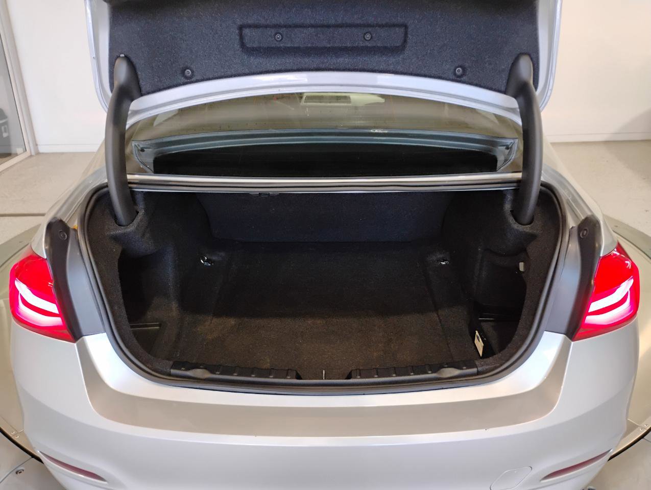 Used 2017 BMW 320i Sedan image 54