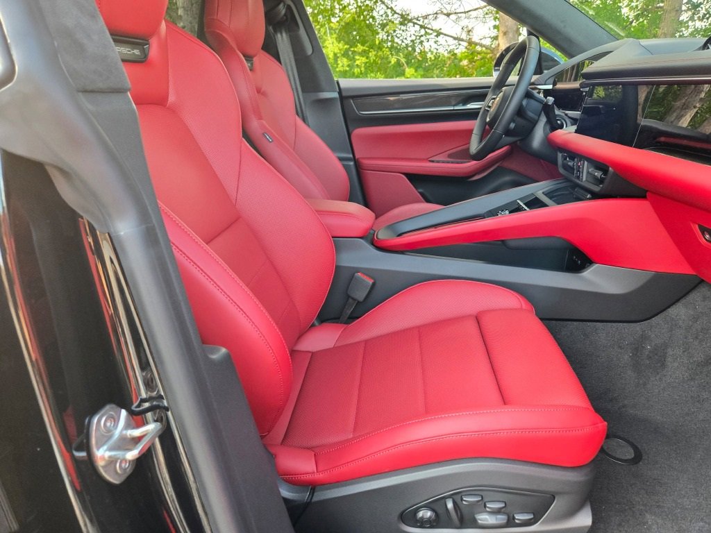 New 2025 Porsche Macan 4S Electric image 36