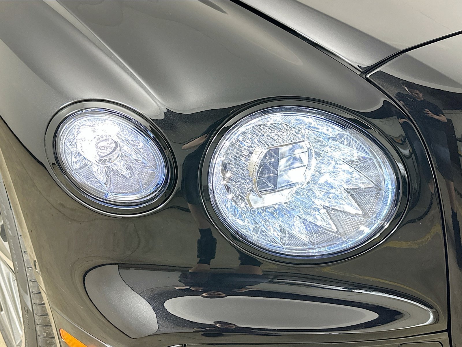 New 2026 Bentley Flying Spur V8 AWD/4WD image 13