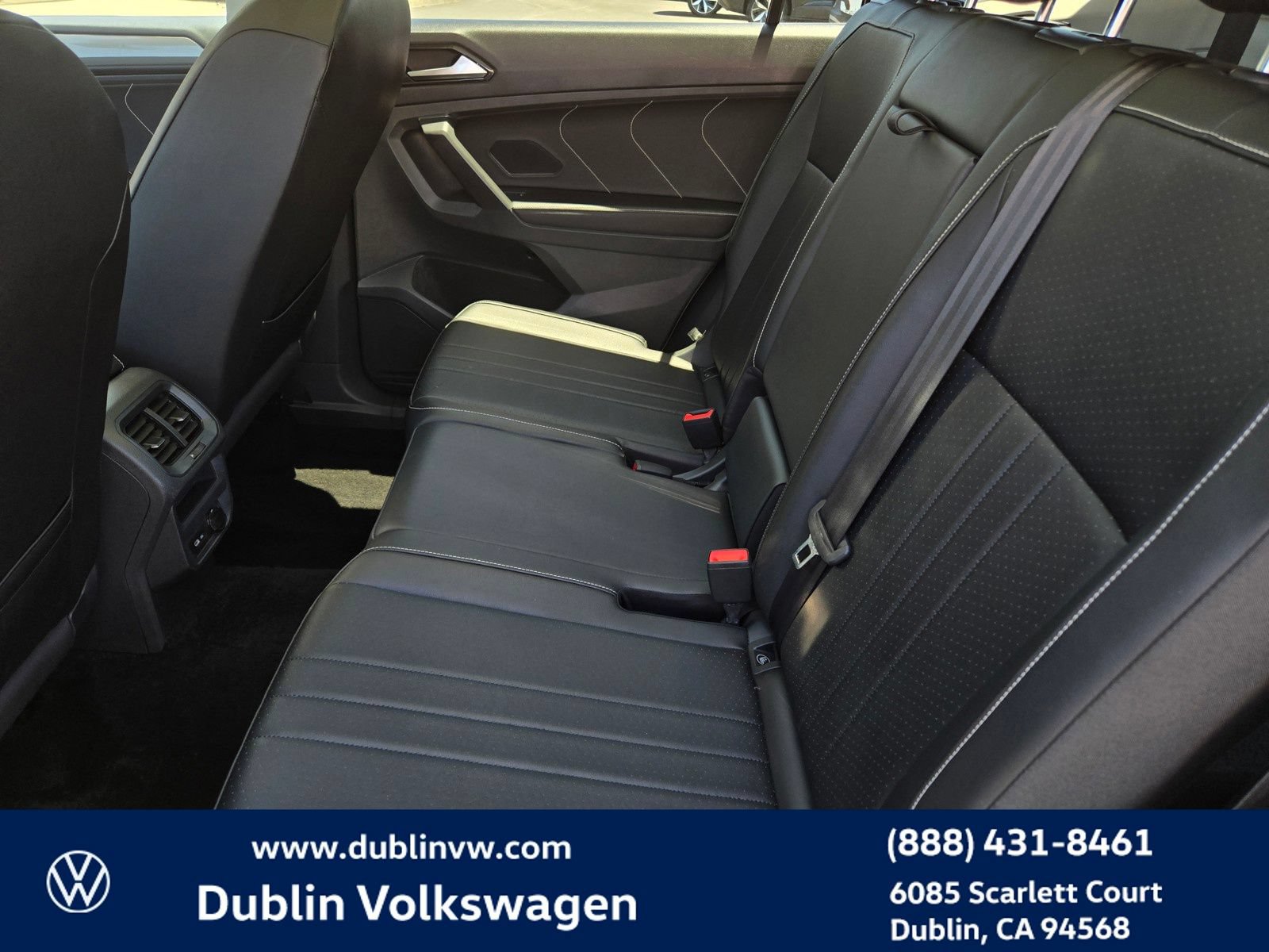 Used 2023 Volkswagen Tiguan SE w/ Panoramic Sunroof Package FWD image 12