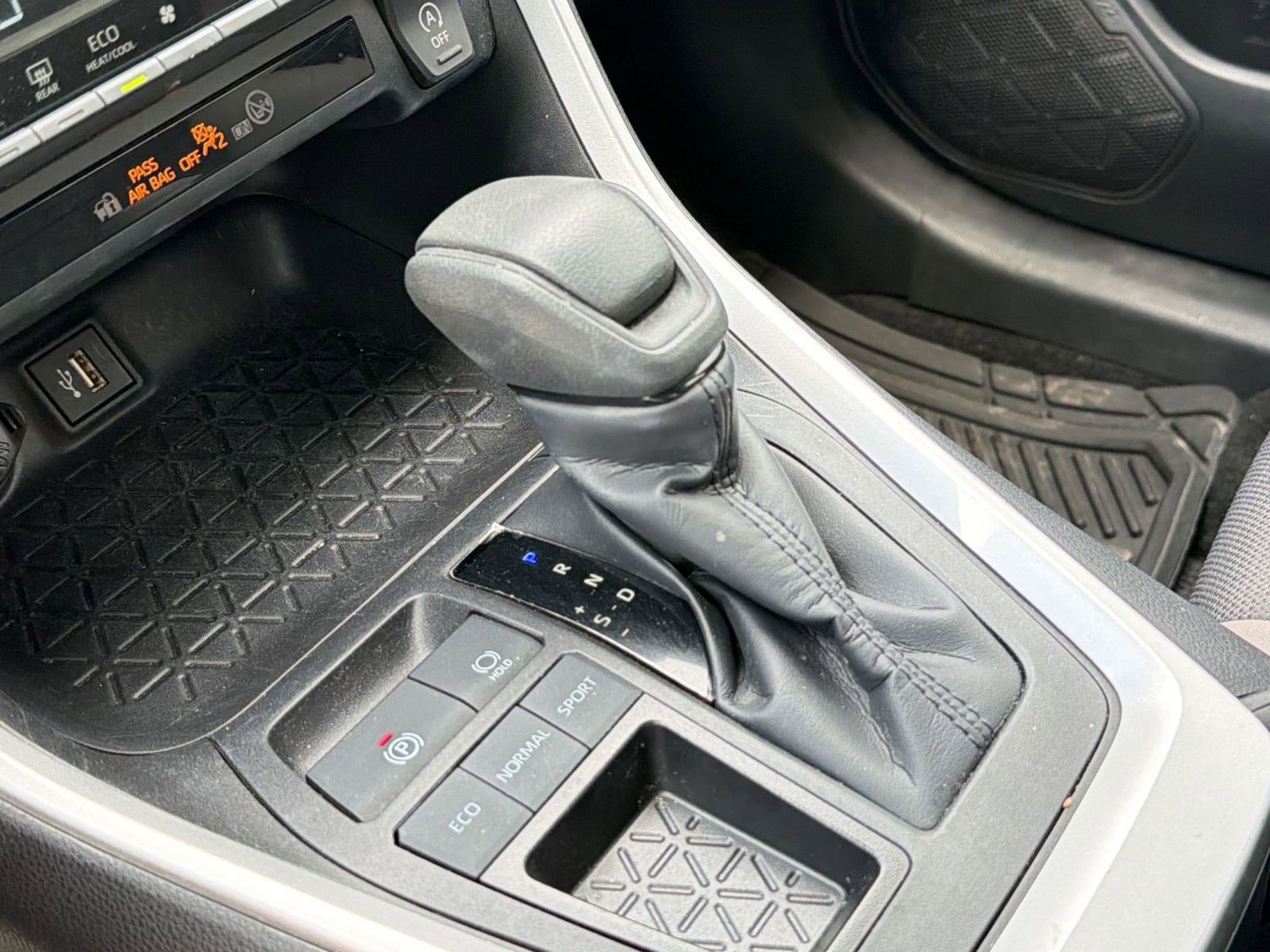 Used 2024 Toyota RAV4 XLE w/ Convenience Package image 16