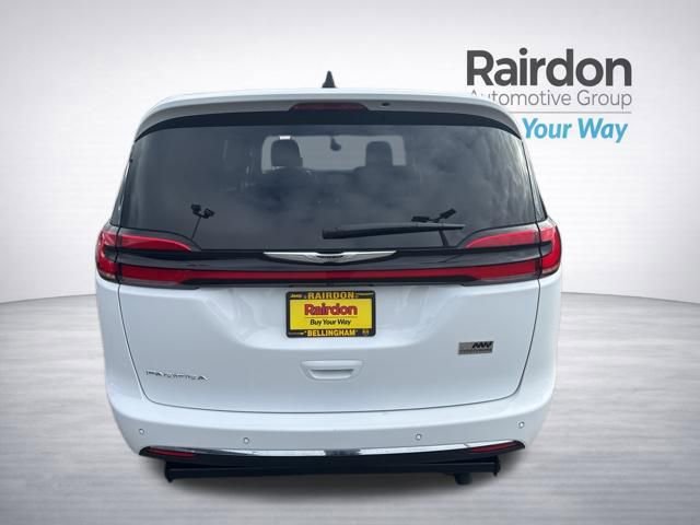 Used 2024 Chrysler Pacifica Touring image 7