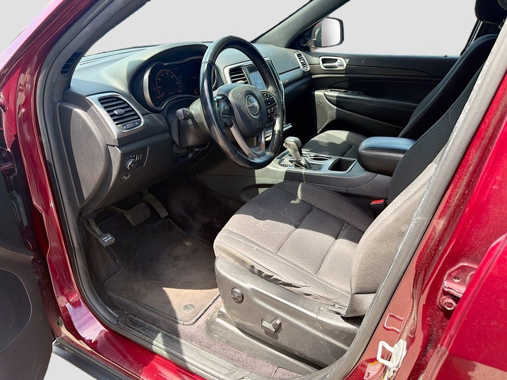 Used 2018 Jeep Grand Cherokee Laredo AWD/4WD image 24