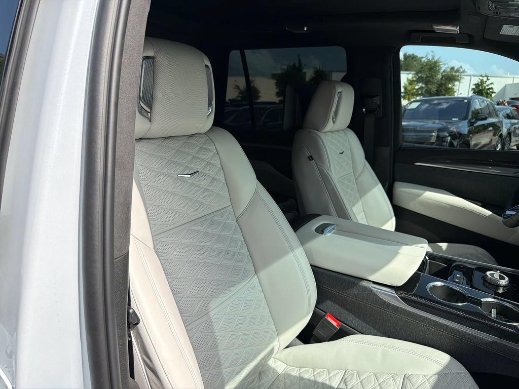 Used 2026 Cadillac Escalade V w/ LPO, ONYX Package AWD/4WD image 42