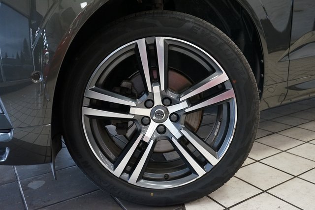 Used 2019 Volvo XC60 T5 Momentum w/ Multimedia Package image 58