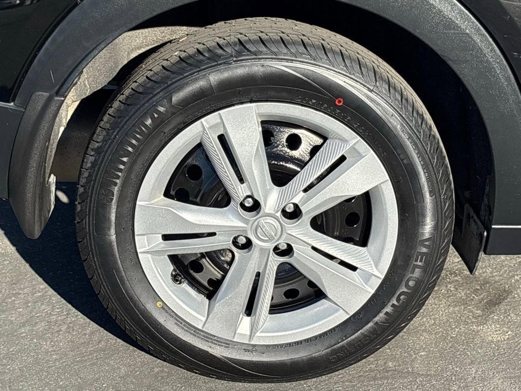 Used 2018 Nissan Kicks S image 29