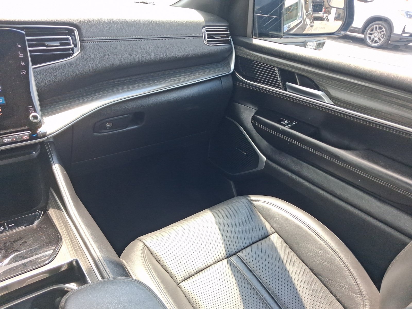 Used 2023 Jeep Wagoneer Series II AWD/4WD image 21