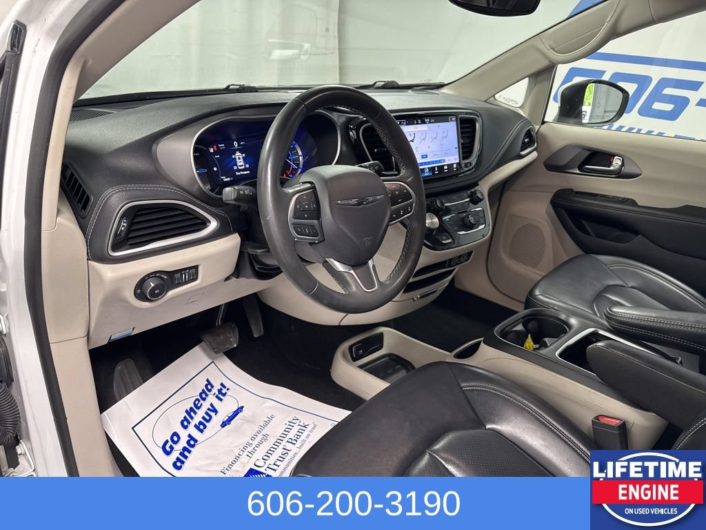 Used 2023 Chrysler Pacifica Touring-L FWD image 23