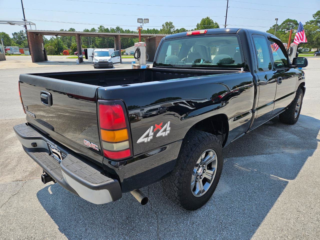 Used 2007 GMC Sierra 1500 W/T w/ Light Duty Power Package AWD/4WD image 6