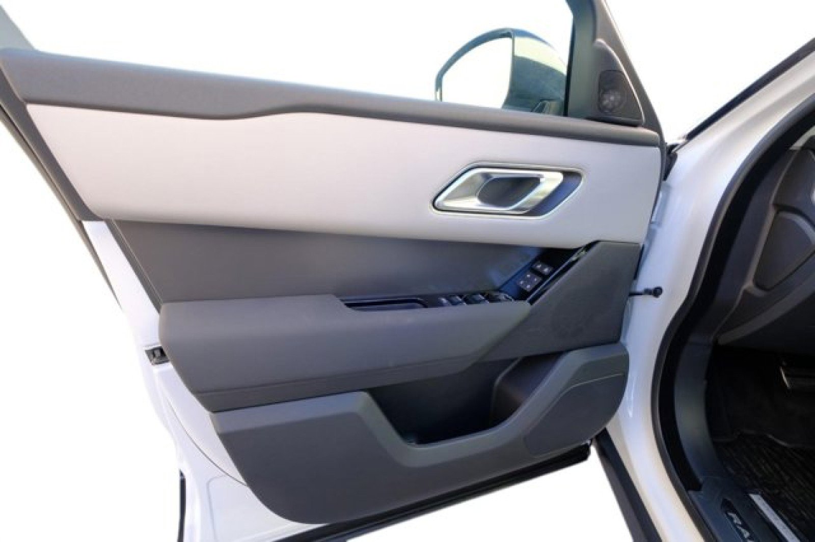 New 2025 Land Rover Range Rover Velar Dynamic SE image 11