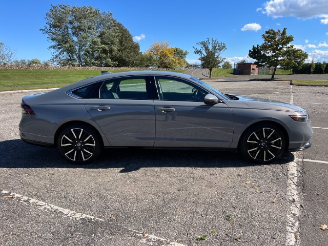 Used 2025 Honda Accord Touring image 12