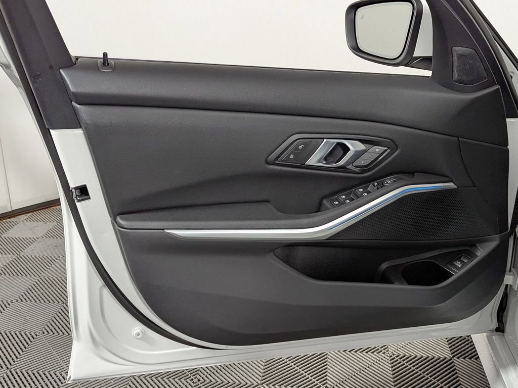 Used 2025 BMW 330i xDrive Sedan w/ Convenience Package image 14