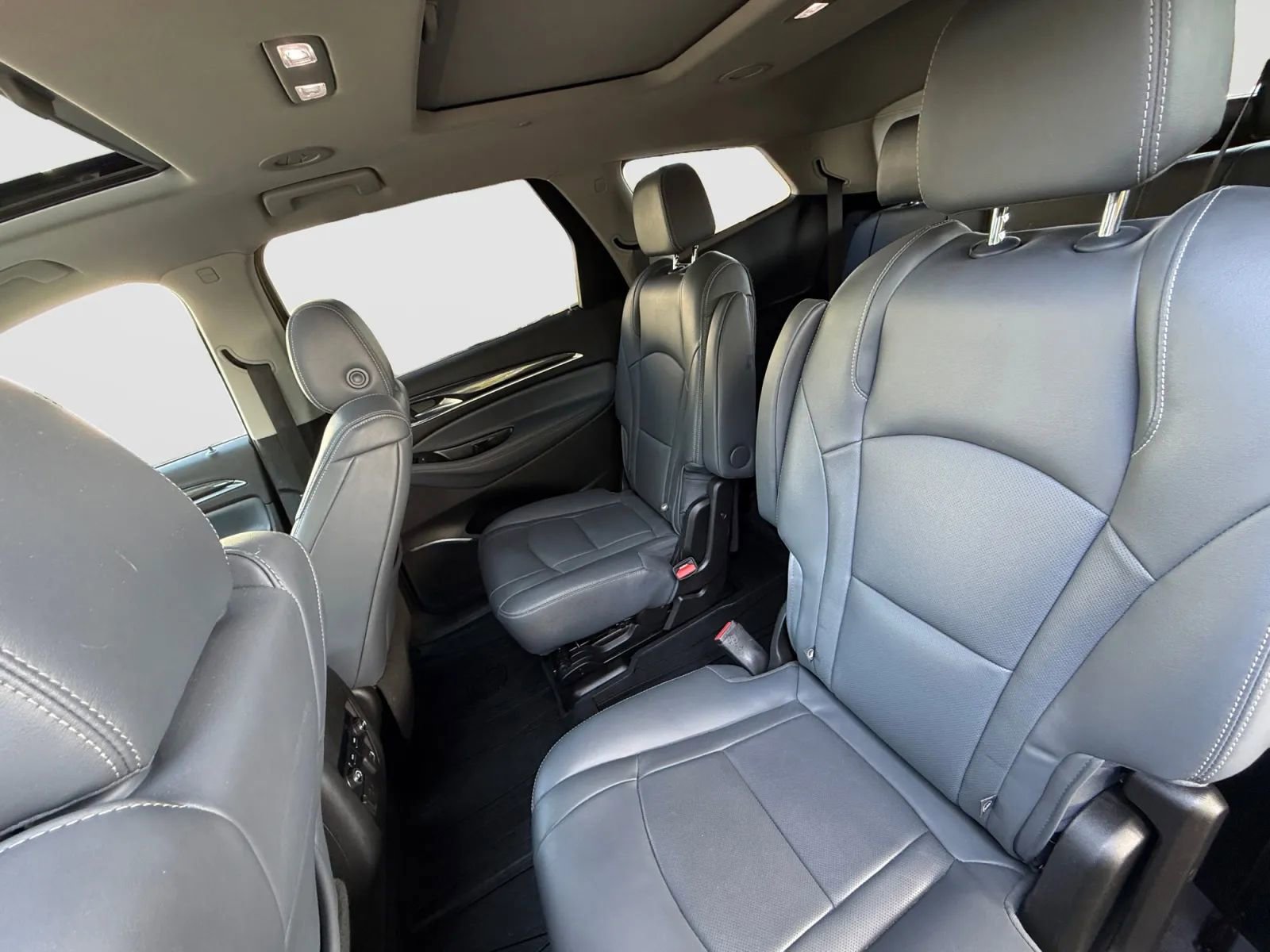 Used 2021 Buick Enclave Essence w/ Sound and Sites Package AWD/4WD image 15