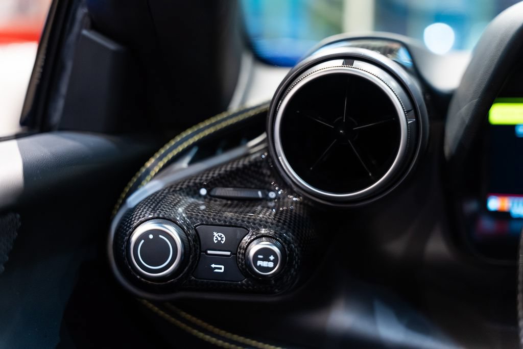 Certified 2021 Ferrari F8 Tributo RWD image 42