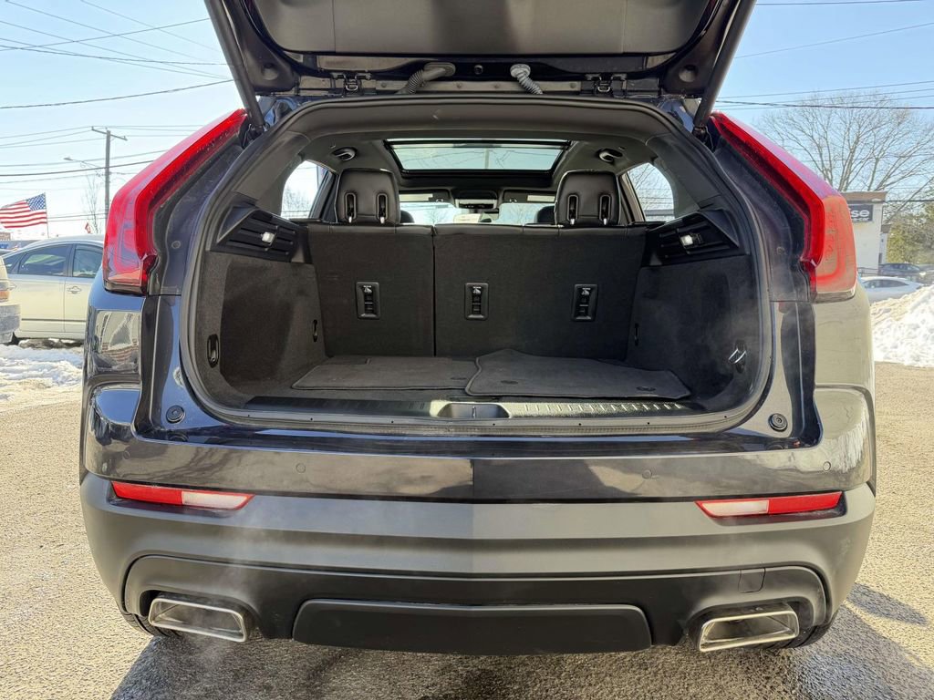 Used 2023 Cadillac XT4 Luxury w/ Cold Weather Package AWD/4WD image 17
