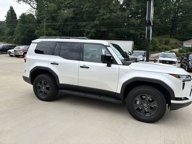 Used 2024 Lexus GX 550 AWD/4WD image 3