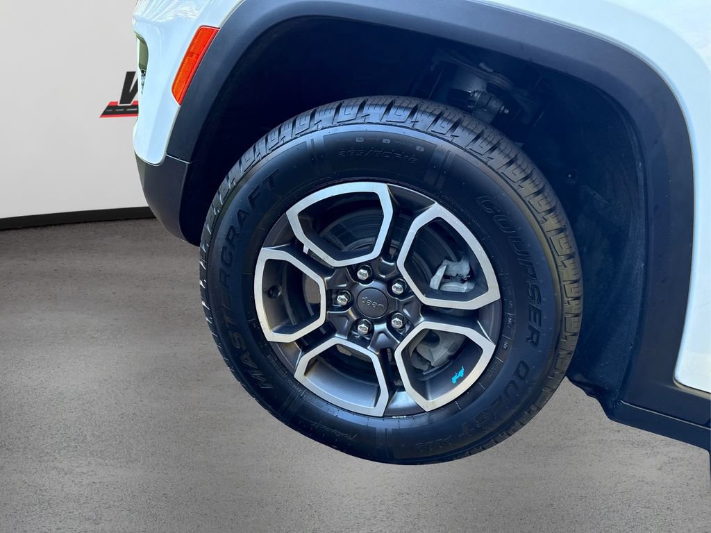 Used 2023 Jeep Grand Cherokee Trailhawk w/ Luxury Tech Group III image 12