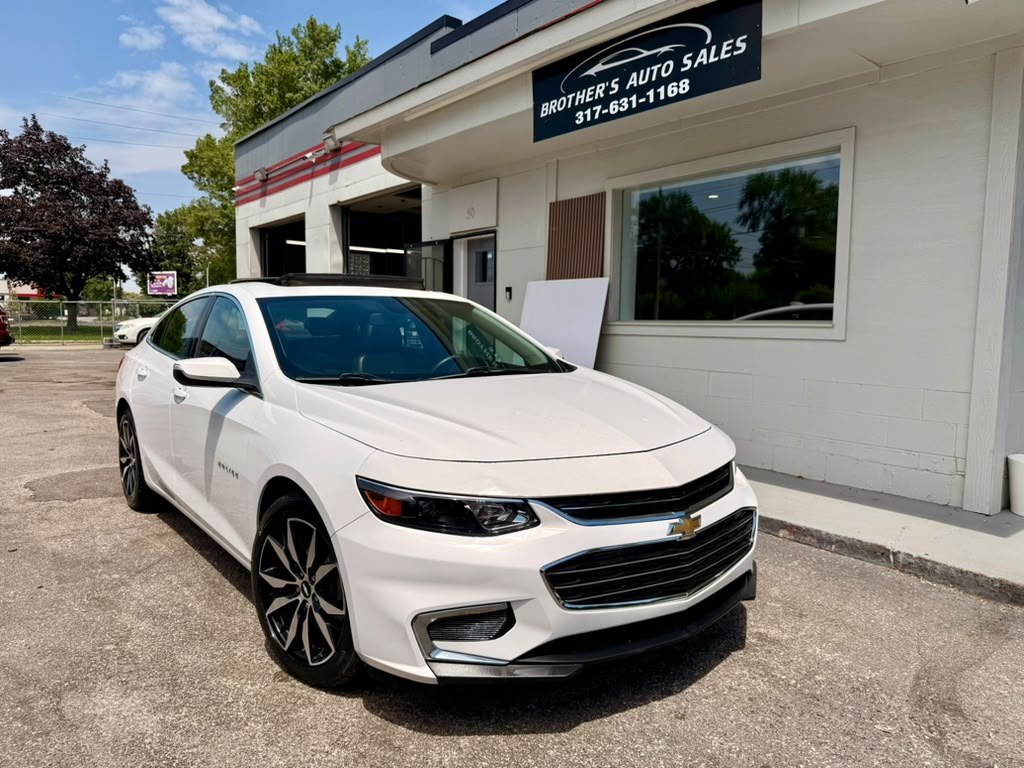 Used 2018 Chevrolet Malibu LT w/ Leather Package FWD image 9
