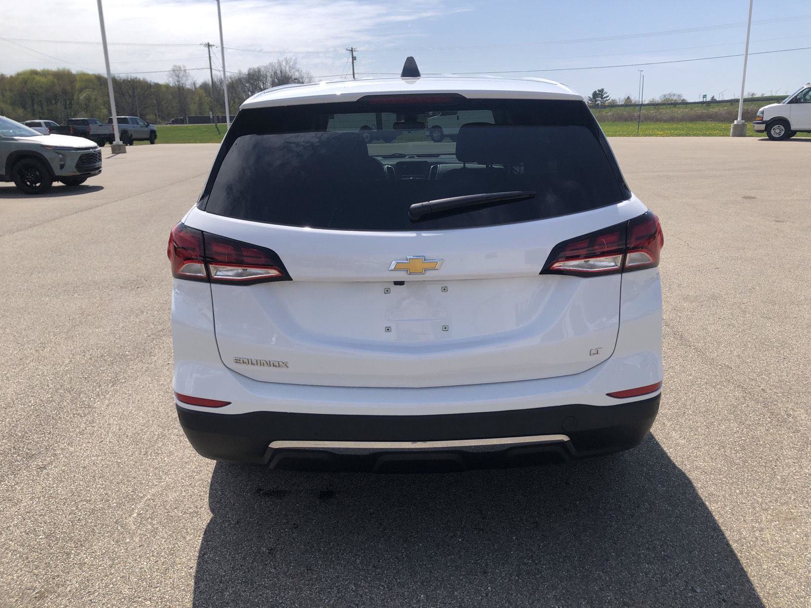 Used 2024 Chevrolet Equinox LT w/ Driver Convenience Package FWD image 4