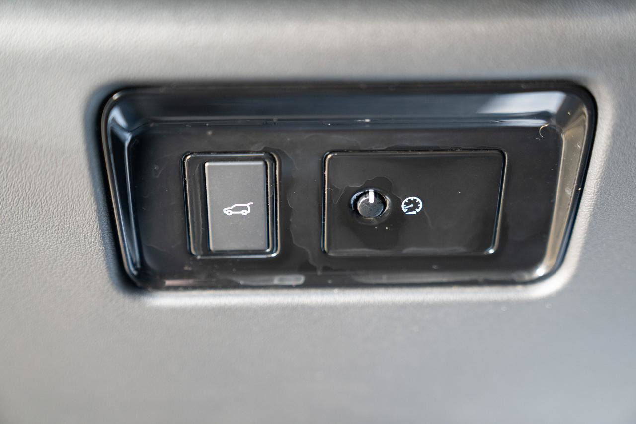 Used 2017 Jaguar F-PACE Premium image 22