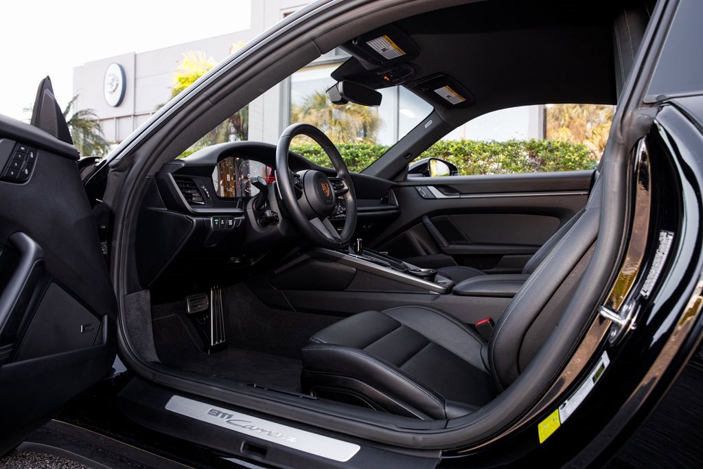 Used 2025 Porsche 911 Carrera image 24