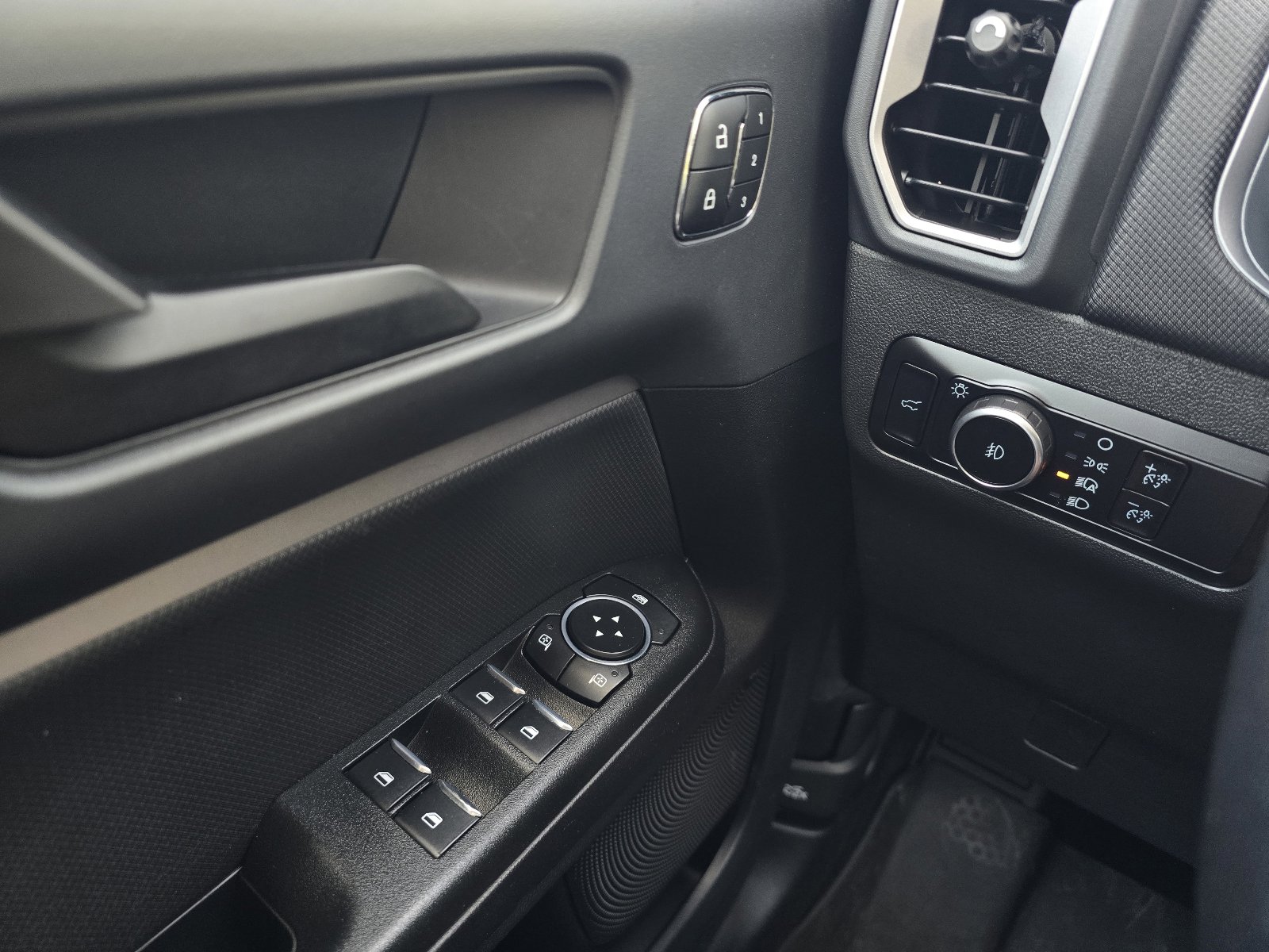 Used 2023 Ford Bronco Sport Outer Banks w/ Tech Package AWD/4WD image 22