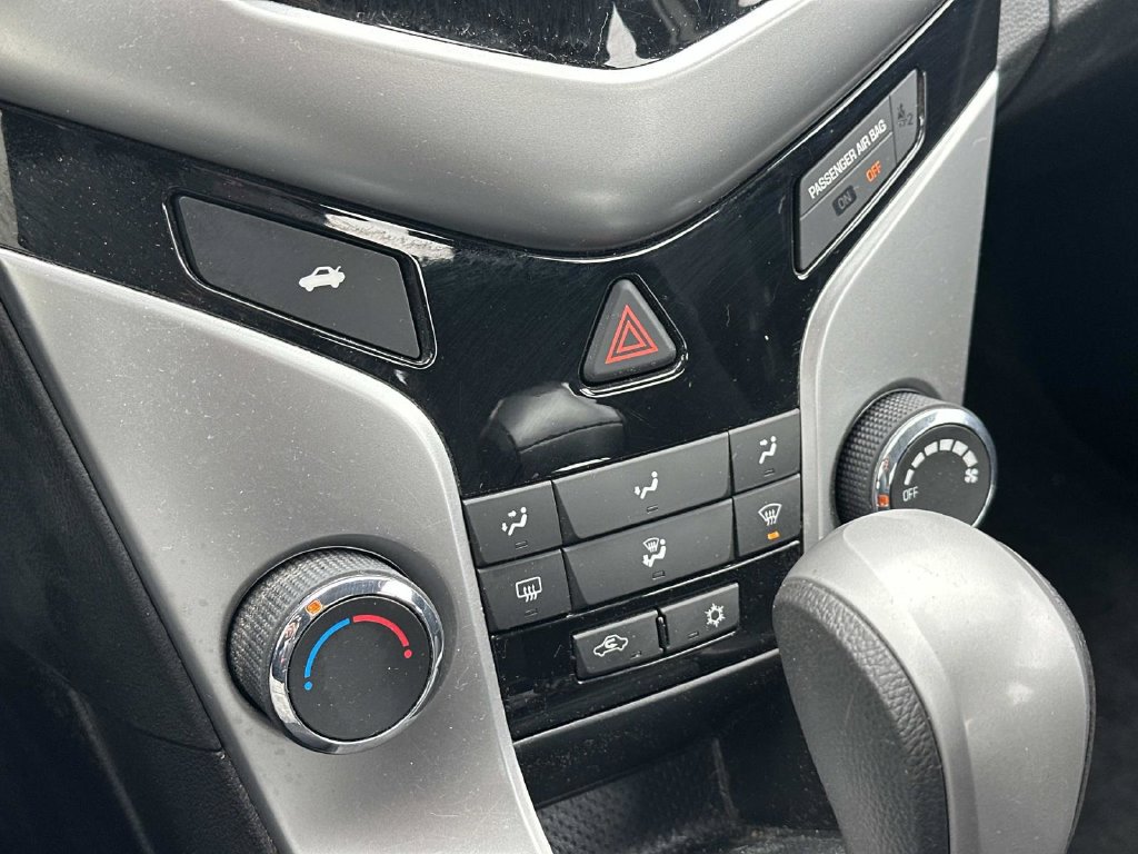 Used 2016 Chevrolet Cruze LT FWD image 31