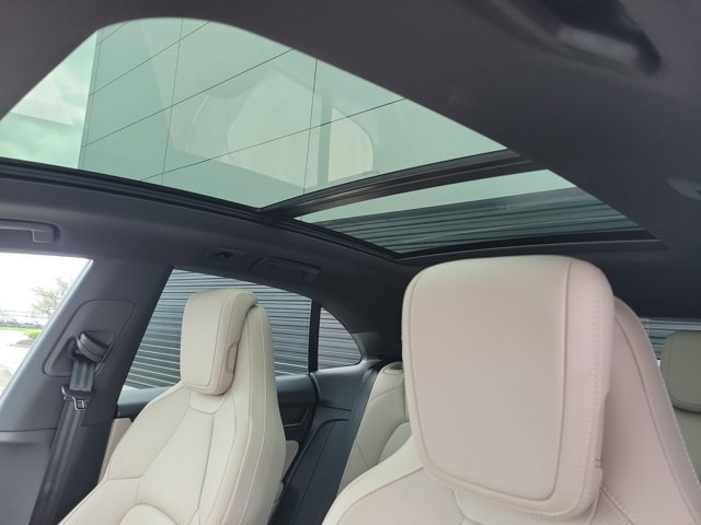 Certified 2025 Porsche Macan Electric image 36